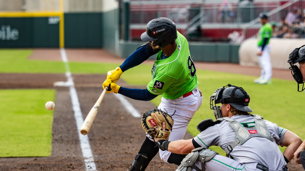 Gleider Figuereo lines up a baseball.