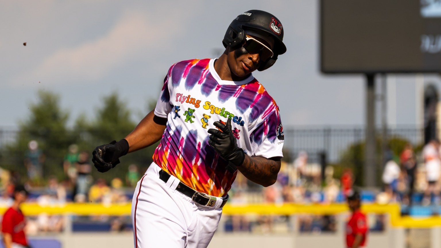 Late rally sinks Squirrels in series finale