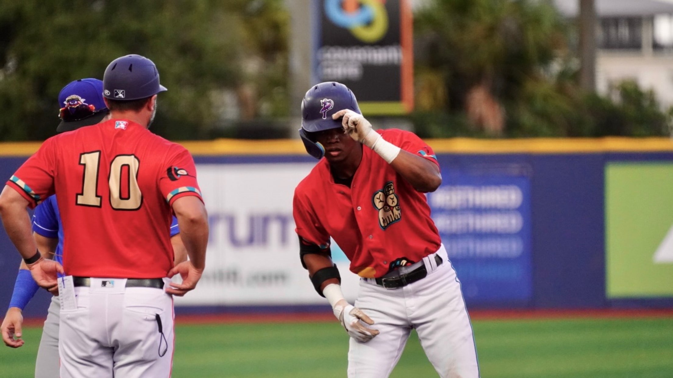 SixRun Fourth Lifts Blue Wahoos to 103 Win