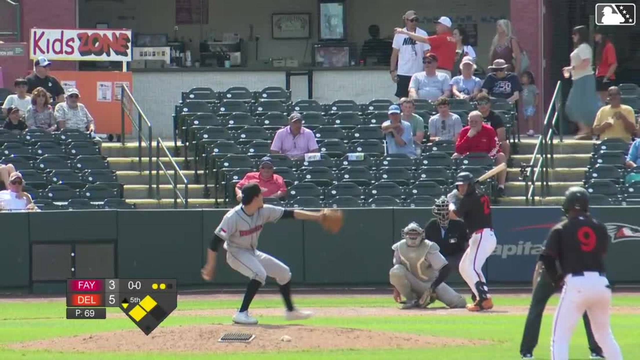 Andrés Nolaya doubles (5) on a line drive to right fielder DJ Newman. Alfredo Velásquez scores. Raylin Ramos scores.