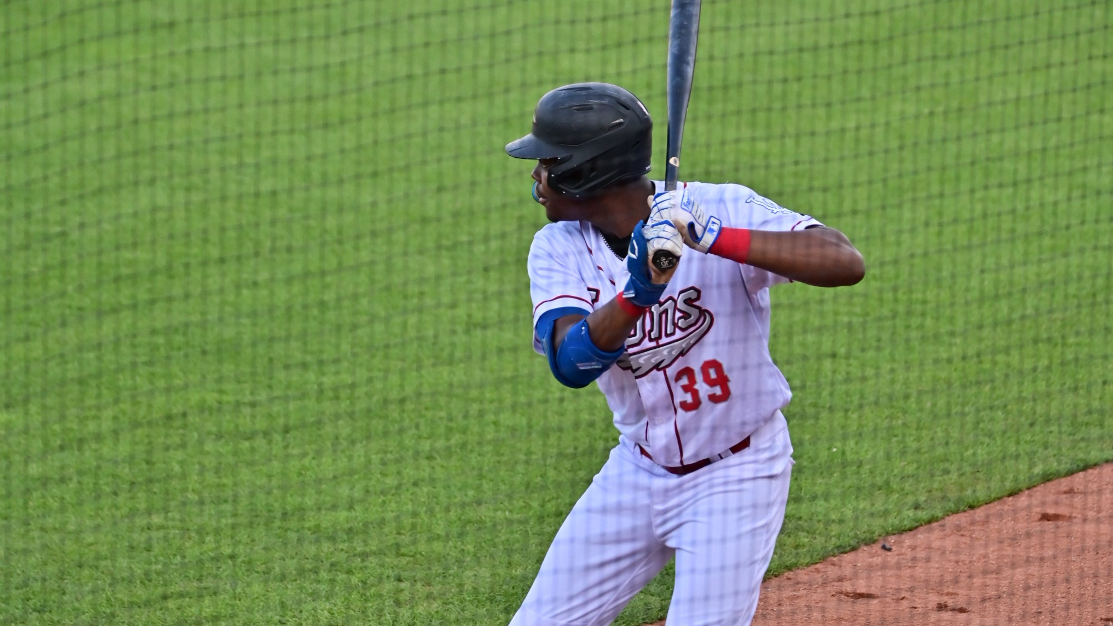 Loons Win Fourth in a Row, De Paula Drives in Two