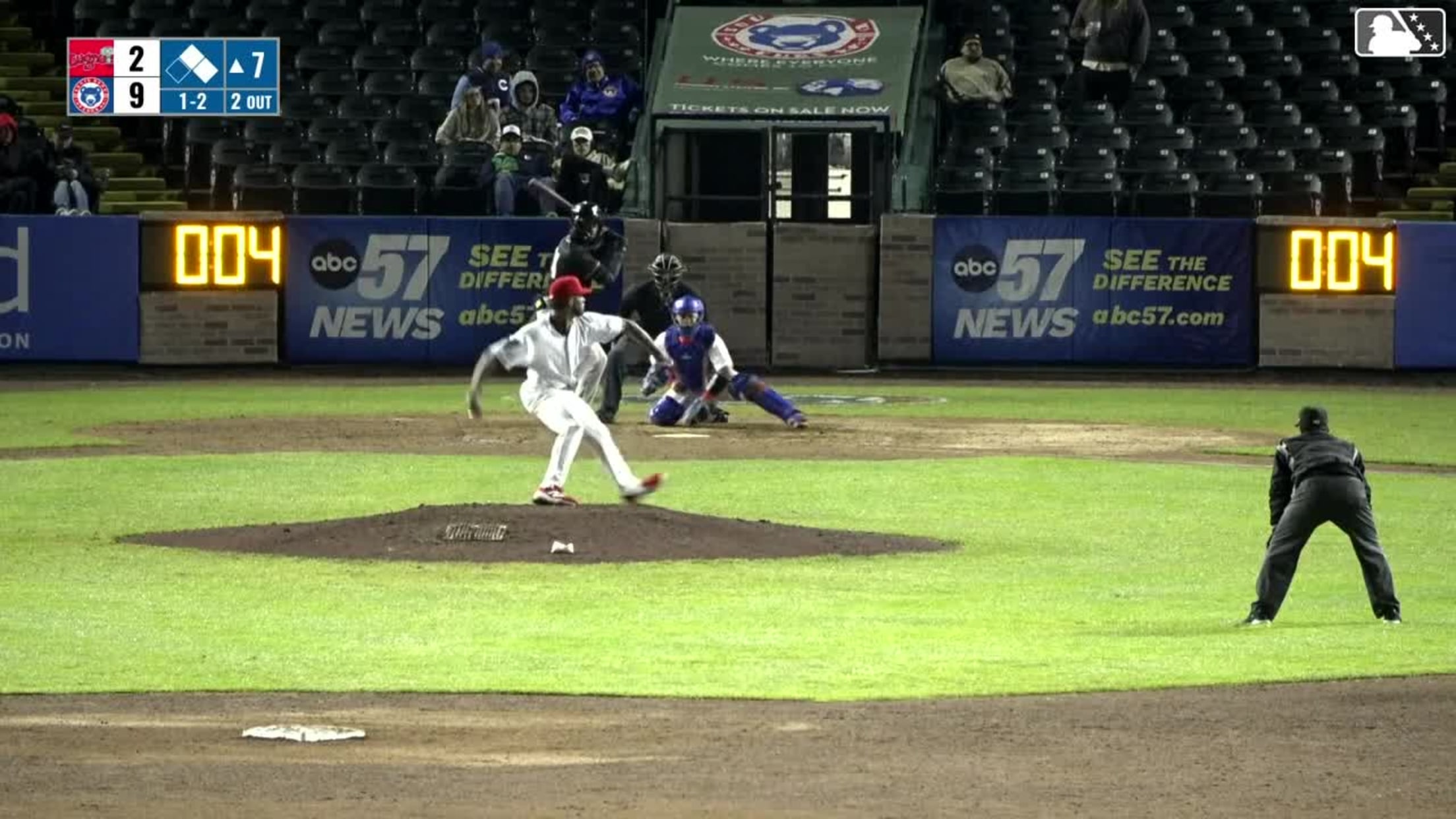 Alfredo Romero Ball to Rodney Green Jr.