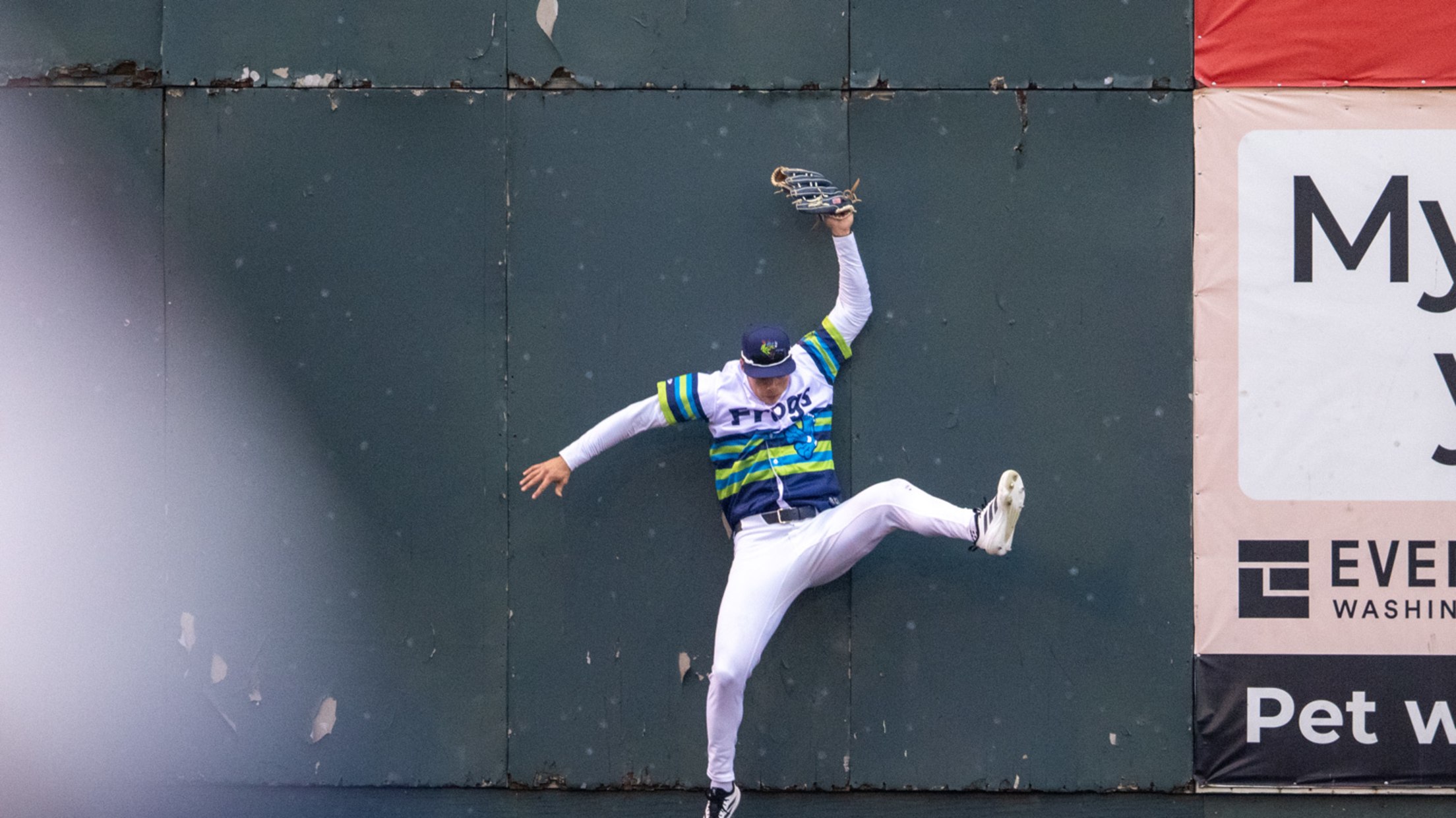 Jonny Farmelo's leaping catch