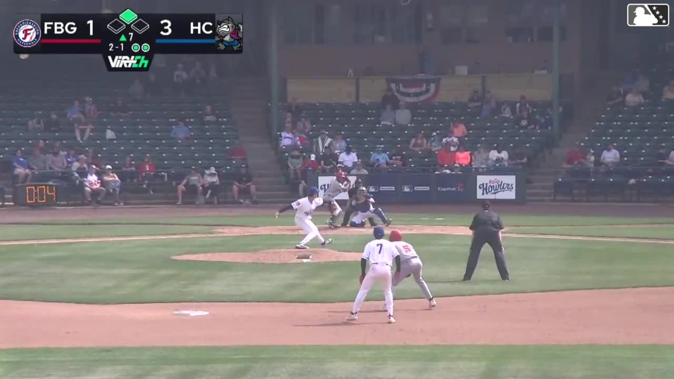 Yeremy Cabrera doubles (2) on a line drive to right fielder Jose Pirela. Ronny Cruz scores.