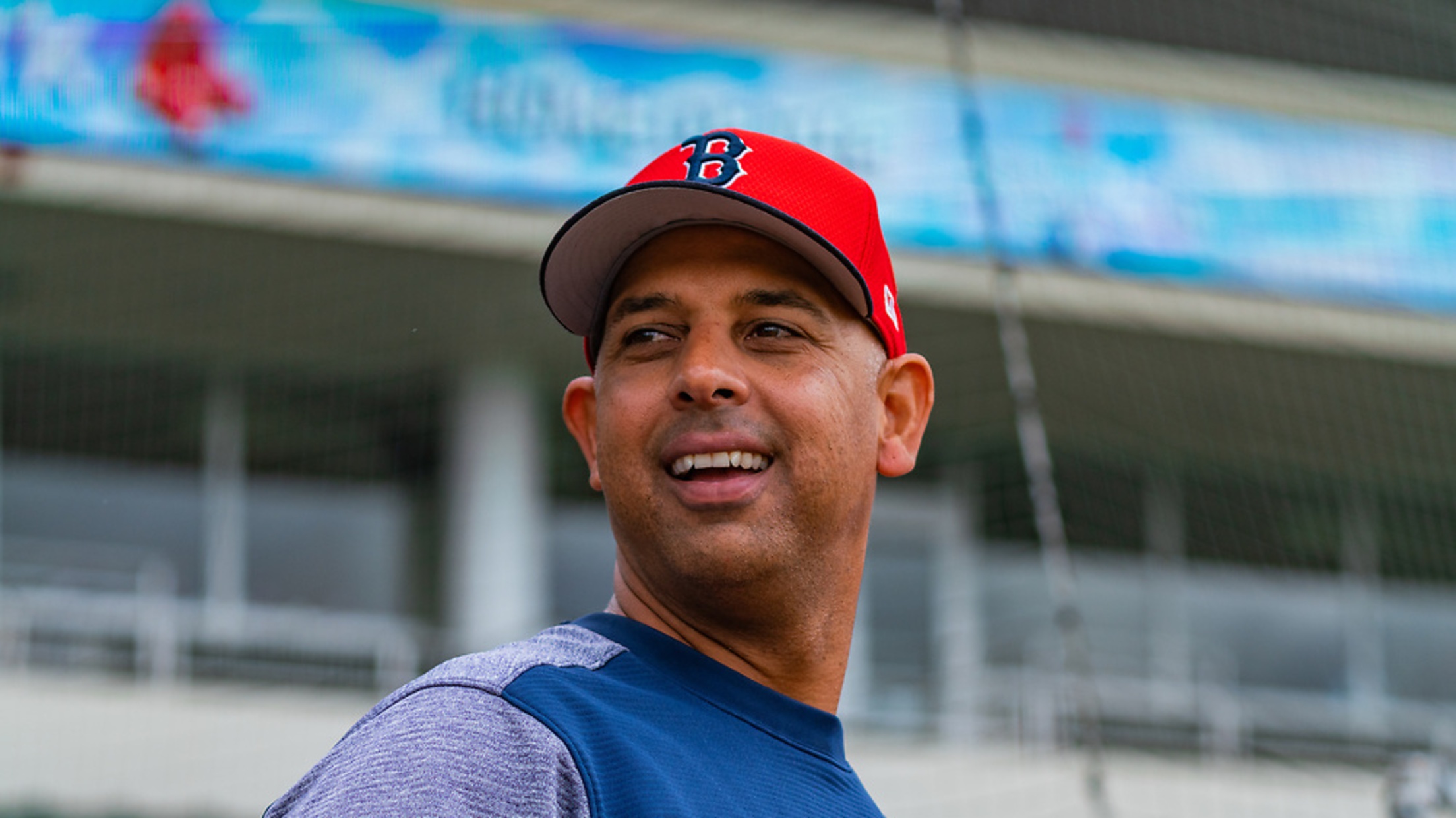 larry-lucchino-alex-cora-espanol | Red Sox