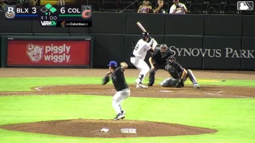 Carson Taylor homers (3) on a line drive to right center field. John Gil scores.