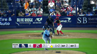 Pedro León homers (4) on a line drive to left center field. Riley Tirotta scores.