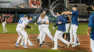 Pratt, Spain Lead Shuckers to Walk-Off Win over Clingstones