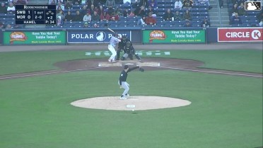 Tsung-Che Cheng homers (4) on a fly ball to left center field.