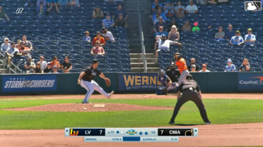 Dan Altavilla In play, run(s) to Darell Hernaiz