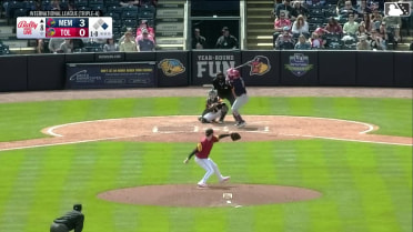 Ramon Mendoza homers (3) on a fly ball to left center field. Bligh Madris scores.