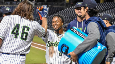Albies' Five-Hit Night, Walk-Off Homer Give Stripers' 5-4 Win