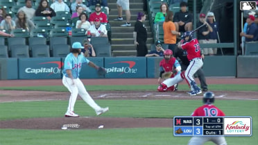 Ramón Rodríguez singles on a ground ball to left fielder Héctor Rodríguez. Eddys Leonard scores.