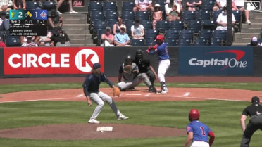 Edward Duran reaches on a fielding error by shortstop Felnin Celesten. Eric Snow scores. J.R. Freethy to 2nd.