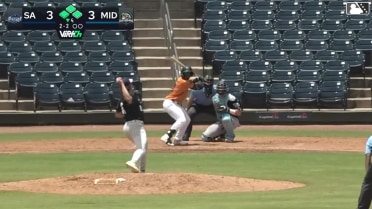 Clark Elliott out on a sacrifice fly to right fielder Braedon Karpathios. Davis Diaz scores. Colby Halter to 3rd.