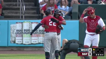 Brooks Lee crushes a two-run homer to left field