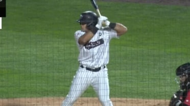 Domínguez crushes two-run homer for Somerset