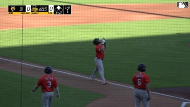 Jordan Diaz's 450-foot home run