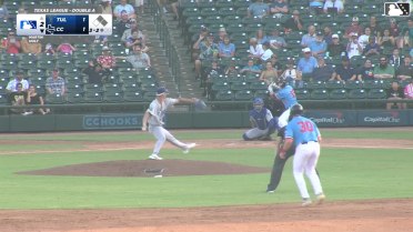 Max Holy singles on a sharp line drive to center fielder Chris Newell. Cameron Sisneros scores. Alejandro Nunez to 3rd.