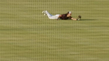 Velásquez makes a diving grab in right field