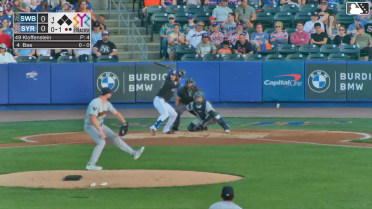 Ji Hwan Bae homers (3) on a fly ball to right center field.