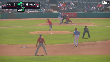 Won-Bin Cho singles on a sharp line drive to center fielder Khadim Diaw. Jesús Báez scores. Ian Petrutz scores.