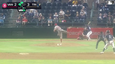 Alberto Rios singles on a sharp line drive to left fielder Austin Smith. Kevyn Castillo scores. Adrian Placencia scores.