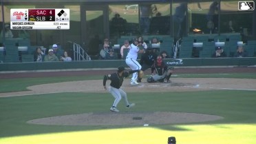 Marques Johnson In play, run(s) to Niko Kavadas