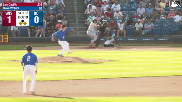 Luis Castillo doubles (9) on a line drive to right fielder Erick Torres. Daniel Dickinson scores. Tayden Hall to 3rd.