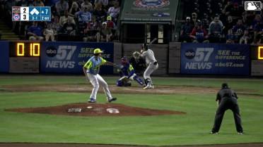 Daniel Dickinson walks. Blayberg Diaz scores. Luis Peña to 3rd. Braylon Payne to 2nd.
