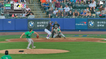 Ji Hwan Bae homers (5) on a fly ball to right center field. Yonny Hernández scores.