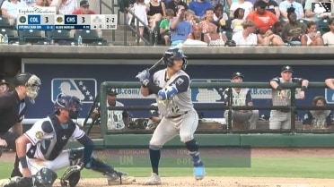 Hyungchan Um homers (8) on a fly ball to left center field.