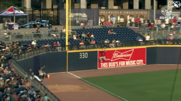 Brian Miller makes spectacular catch in left