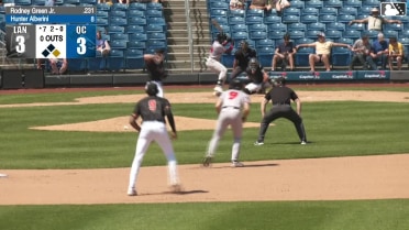 Hunter Alberini In play, run(s) to Rodney Green Jr.