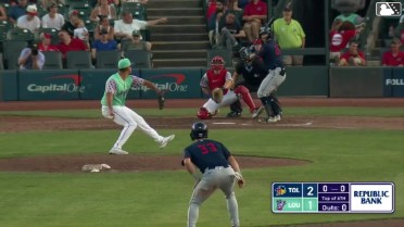 Ben Malgeri doubles (3) on a ground ball to right fielder Héctor Rodríguez. Tyler Gentry scores.
