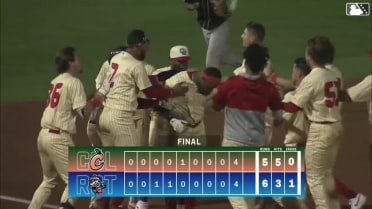 Oscar Colás' walk-off triple