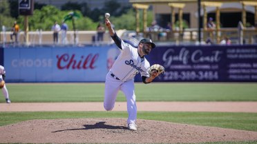 Shuckers Threaten Late in 4-1 Loss to Blue Wahoos