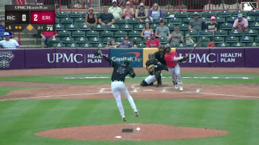 Kenny Serwa snags comebacker