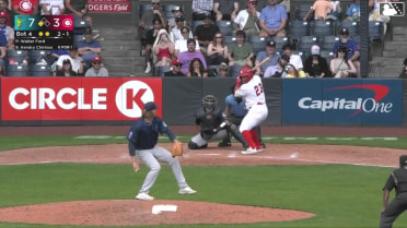 Kendry Chirinos singles on a ground ball to second baseman Jo Oyama. Mathieu Vallee scores.