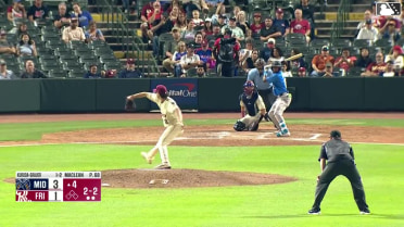 Leo De Vries singles on a sharp ground ball to shortstop Keyber Rodriguez. Joshua Kuroda-Grauer scores.