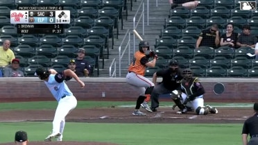 Will Brennan doubles (11) on a fly ball to left fielder Carlos Rodríguez. Aeverson Arteaga scores. Jesus Rodriguez scores.