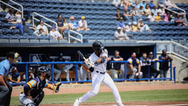 Warren's 3-RBI Game Helps Shuckers Split Doubleheader