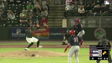 Ramon Mendoza singles on a ground ball to center fielder Jud Fabian. Blaze Jordan scores. César Prieto to 3rd. Nelson Velázquez to 2nd.