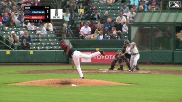 Yankees shortstop Oswald Peraza cranks a solo homer