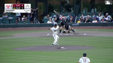 Grant McCray homers (3) on a fly ball to right field.