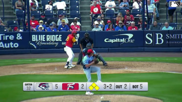 Alex Binelas walks. Raider Tello scores. Bryan Rincon to 3rd. Pedro León to 2nd.