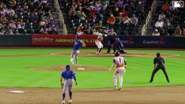Vimael Machín homers (5) on a fly ball to center field. Adael Amador scores.