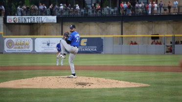 Galindez Carries No-No Into 6th, Pitching Staff Twirls Two-Hit Shutout