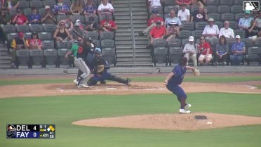 Jose Perez singles on a line drive to right fielder Hector Salas. Andrés Nolaya scores. Juan Ortega to 3rd.