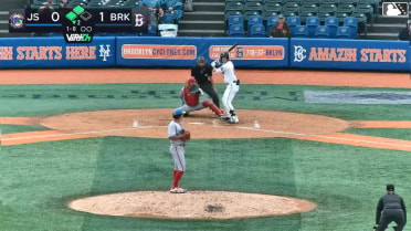 Colin Houck singles on a sharp line drive to left fielder Tyler Miller. Daiverson Gutierrez scores. Corey Collins to 3rd.